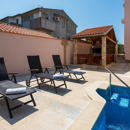 Apartament In With Wifi Pula