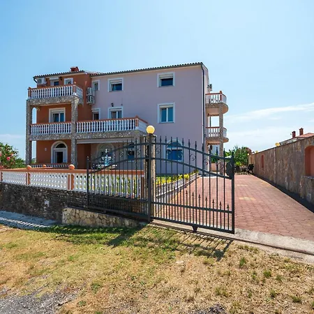 Apartament In With Wifi *