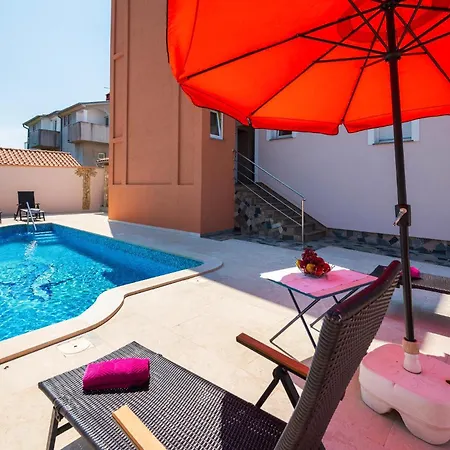 In With Wifi Apartment Pula