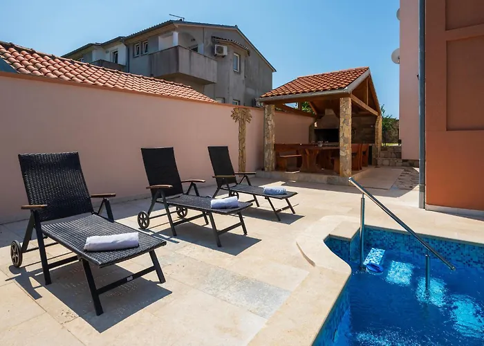 Apartment In With Wifi Pula