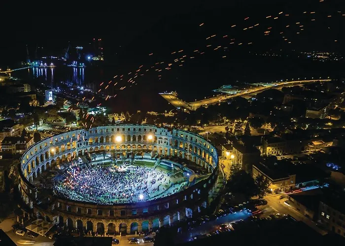 Апартаменти In With Wifi Пула